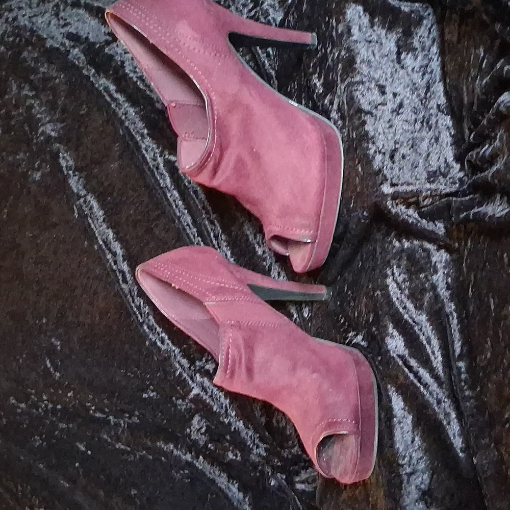 FIONI Clothing Wine Peep-Toe Faux Suede Heels